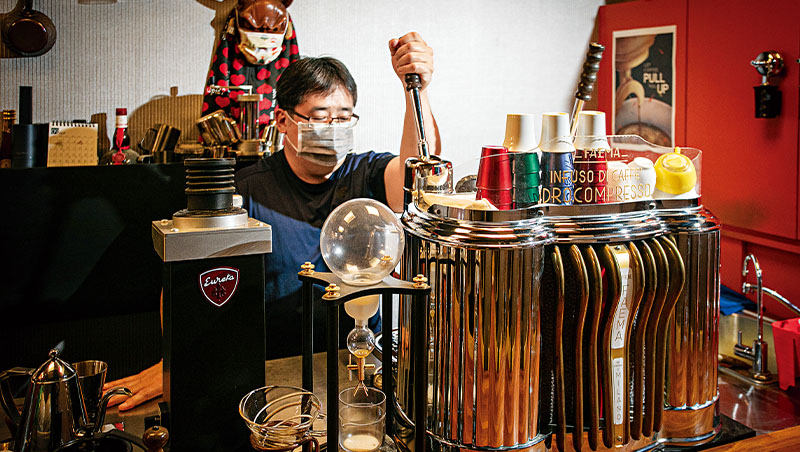 紅澤咖啡豆販使用的飛馬火星（Marte）是義式骨董拉霸機的經典